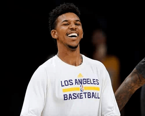 强打内线成功率高得离谱（篮下强攻成功率爆表）