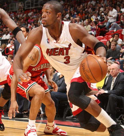 最近11场比赛，快船仅获2胜9负，战绩堪忧（快船近11场仅2胜9负，形势不容乐观）