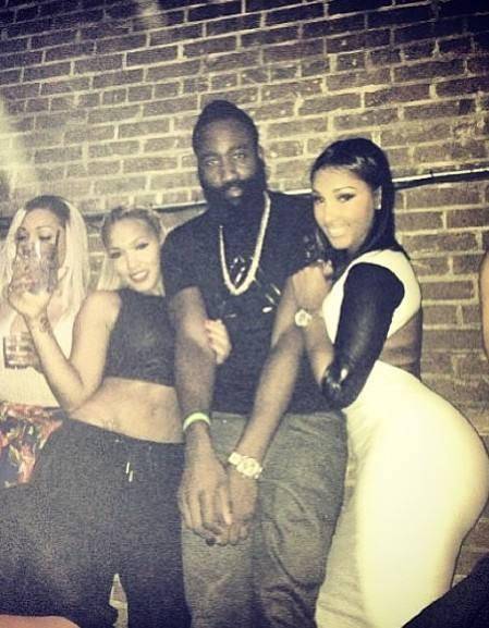 田径项目多项纪录被刷新（田径赛场多项纪录告破）