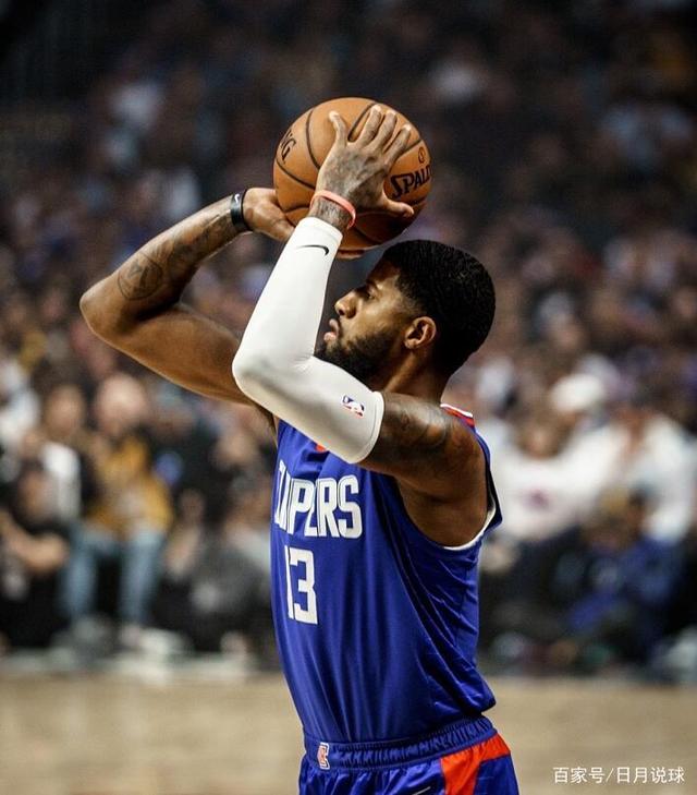 传记作者：莱万曾不满哈维的训练，他在波兰和拜仁都曾施压换帅（传记作者曝：莱万不满哈维训练，曾在波兰与拜仁施压促成换帅）