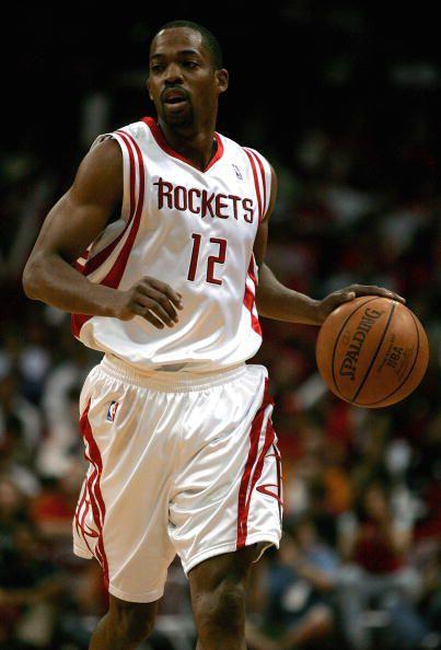 成都1-2河南赛中，阿奇姆彭遭看台球迷竖中指+骂黑鬼（成都1-2不敌河南，阿奇姆彭比赛中遭看台球迷竖中指及种族歧视辱骂）